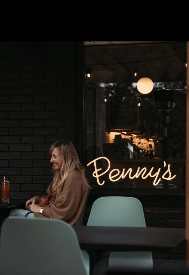 Penny'S Motel Thornbury Exterior photo